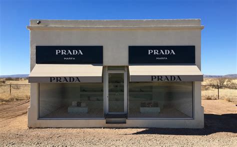 tienda prada en el desierto|prada marfa shop.